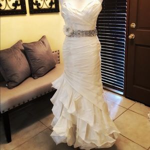 Demetrios Mermaid wedding gown size 2
